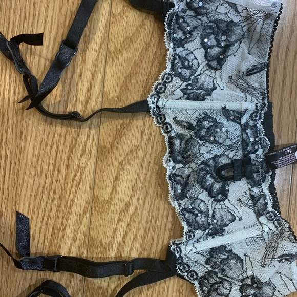 Victoria Secret SLT Garter XS NWT - Picture 2 of 6